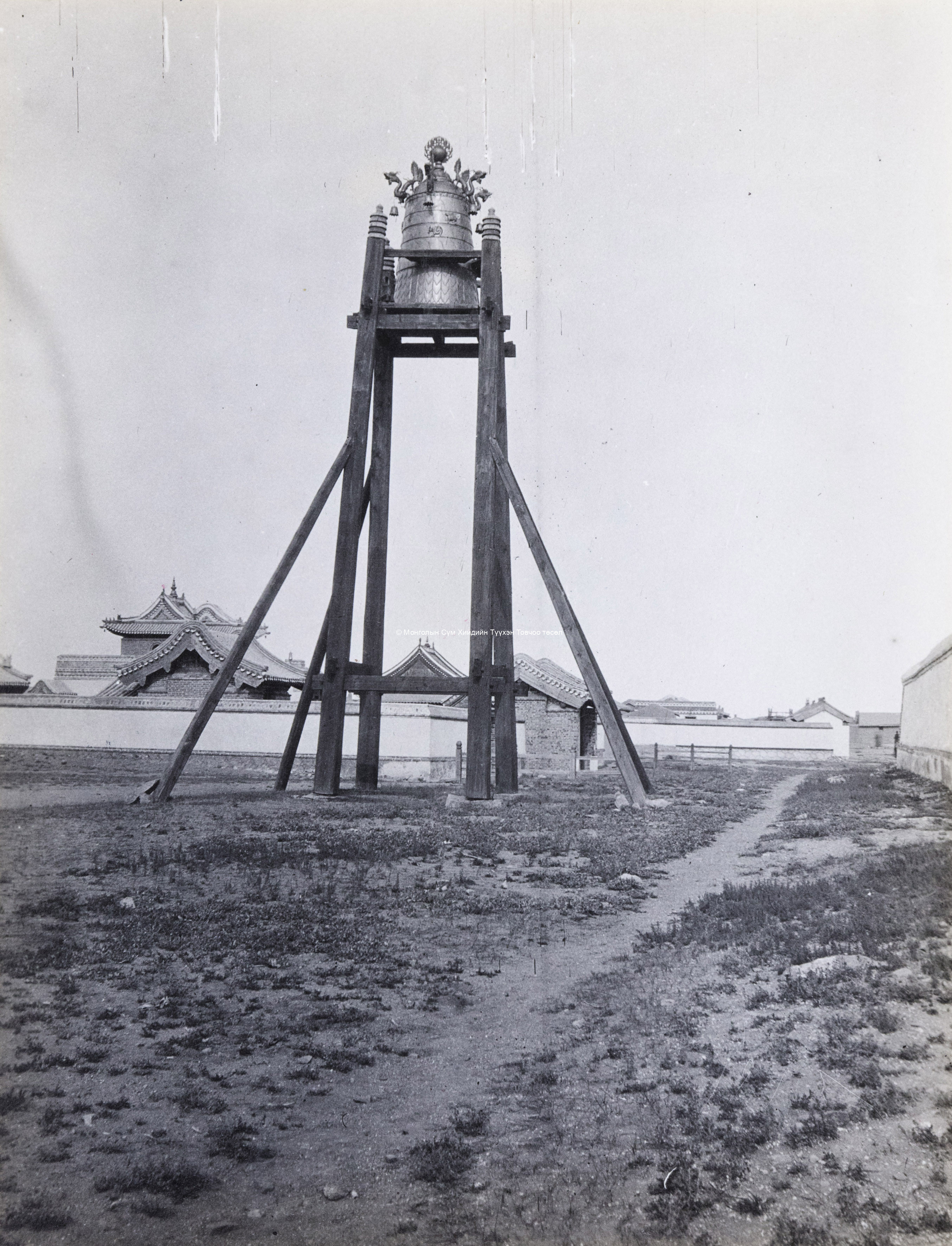 San beisiin örgöö. A golden jantsan placed on scaffolding behind the main temple of the lower lamasery (Dood khüree) RGS089860 Binsteed, G.C. 1913